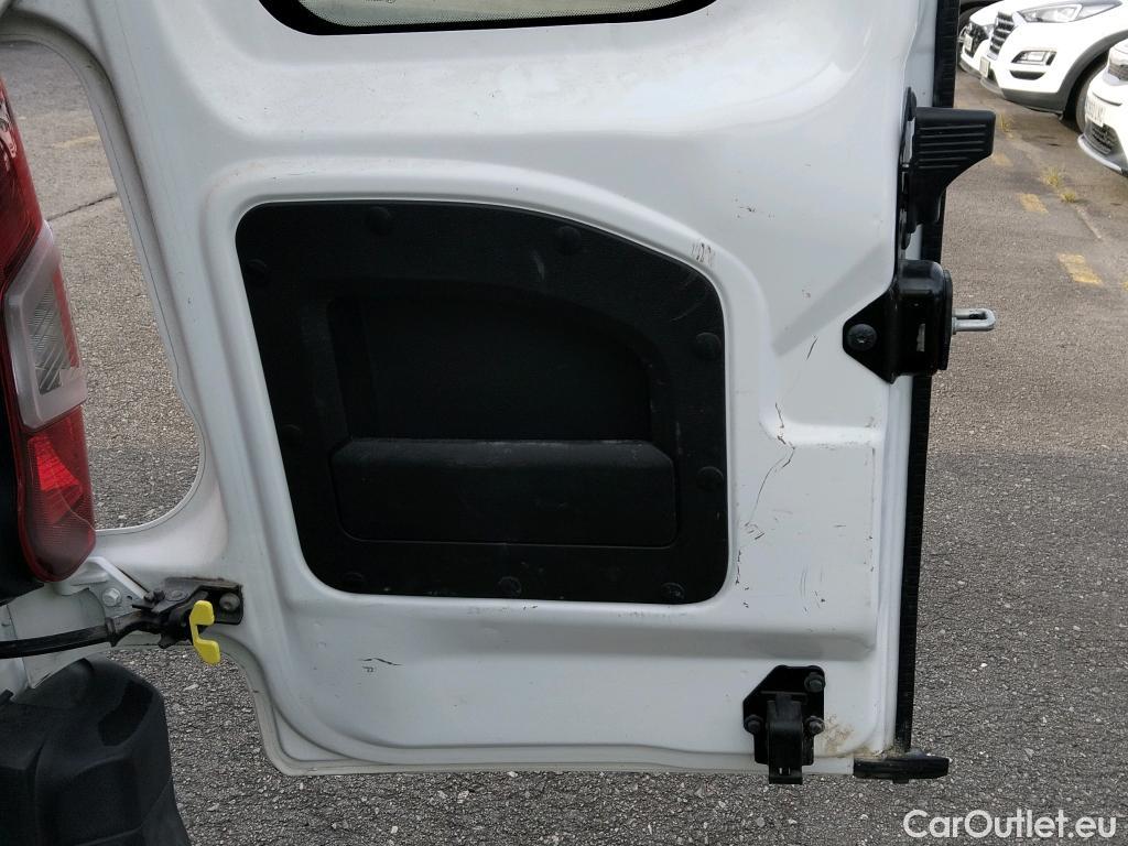  Citroen  Berlingo CITROEN  / 2018 / 4P / monovolumen compacto Talla M BlueHDi 100 LIVE #18