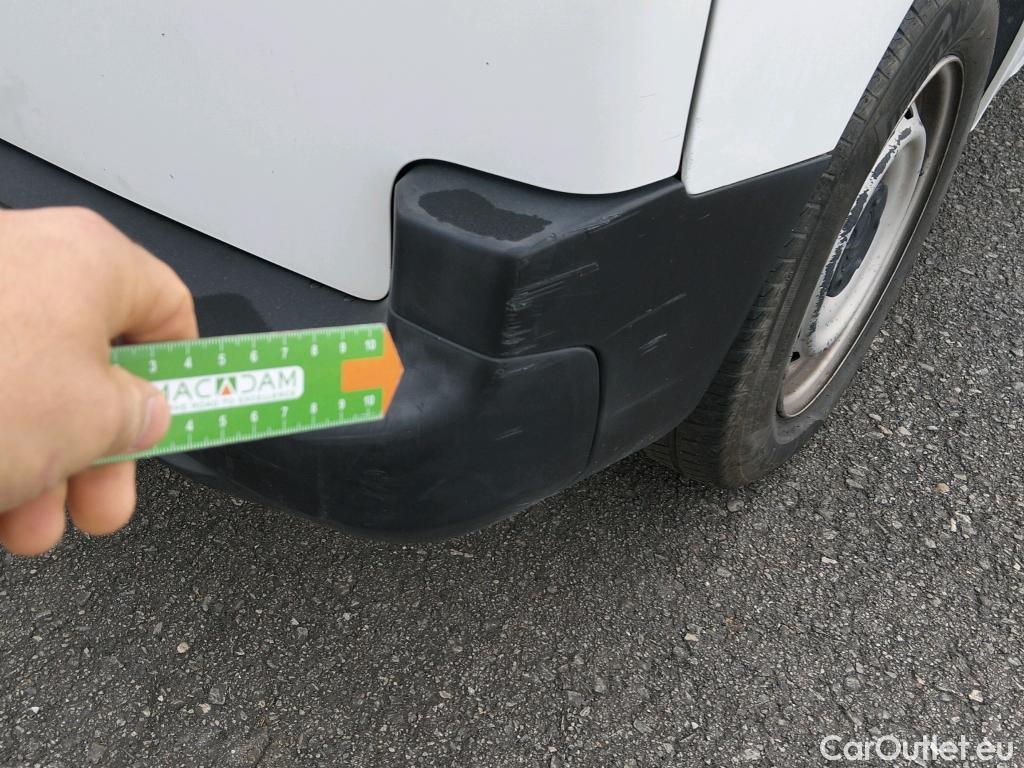  Citroen  Berlingo CITROEN  / 2018 / 4P / monovolumen compacto Talla M BlueHDi 100 LIVE #24