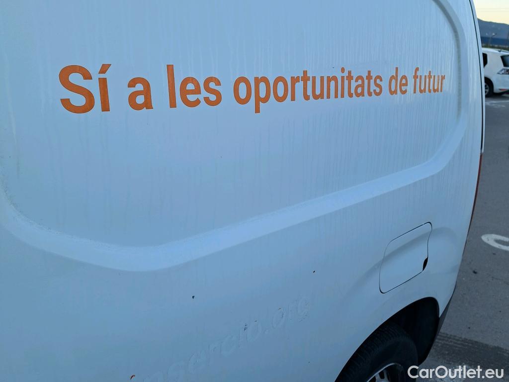  Peugeot  Partner PEUGEOT  / 2018 / 3P / furgón derivado de turismo Pro Standard 600kg BlueHDi 73kW (AC) #32