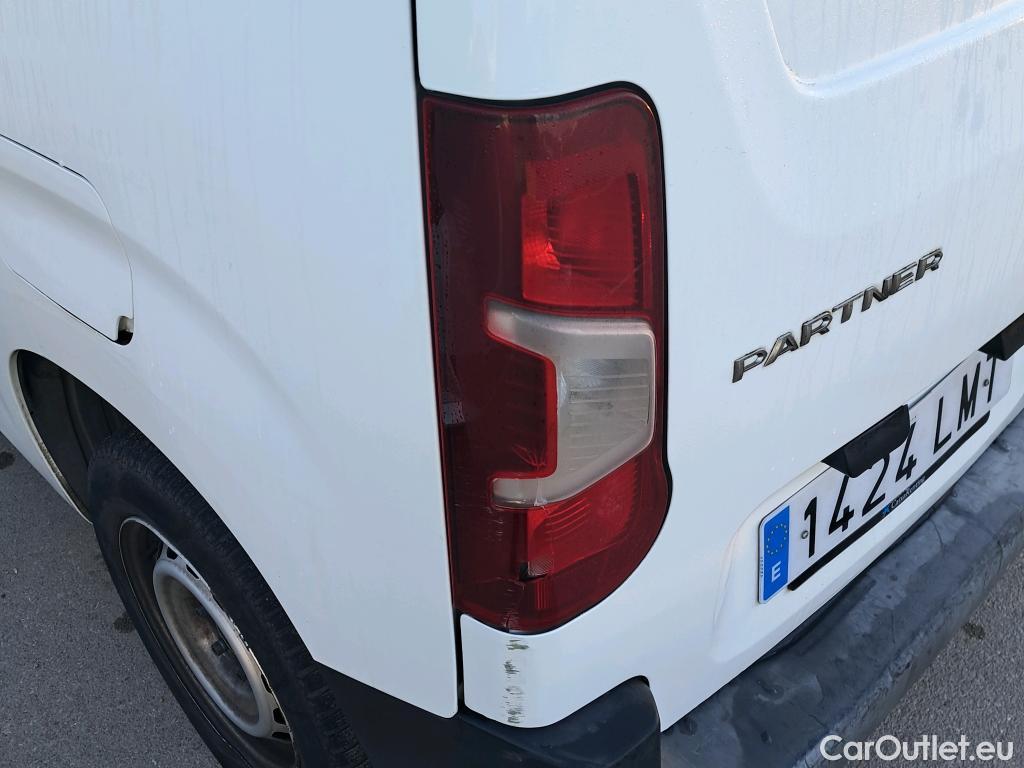  Peugeot  Partner PEUGEOT  / 2018 / 3P / furgón derivado de turismo Pro Standard 600kg BlueHDi 73kW (AC) #18