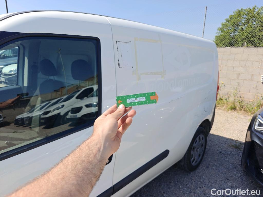  Fiat  Doblo FIAT Doblò Cargo/2015/4P/furgón derivado de turismo Cargo Maxi SX 1.6 Mjet 78kW (105CV)  Isotermo + Equipo de frio #24