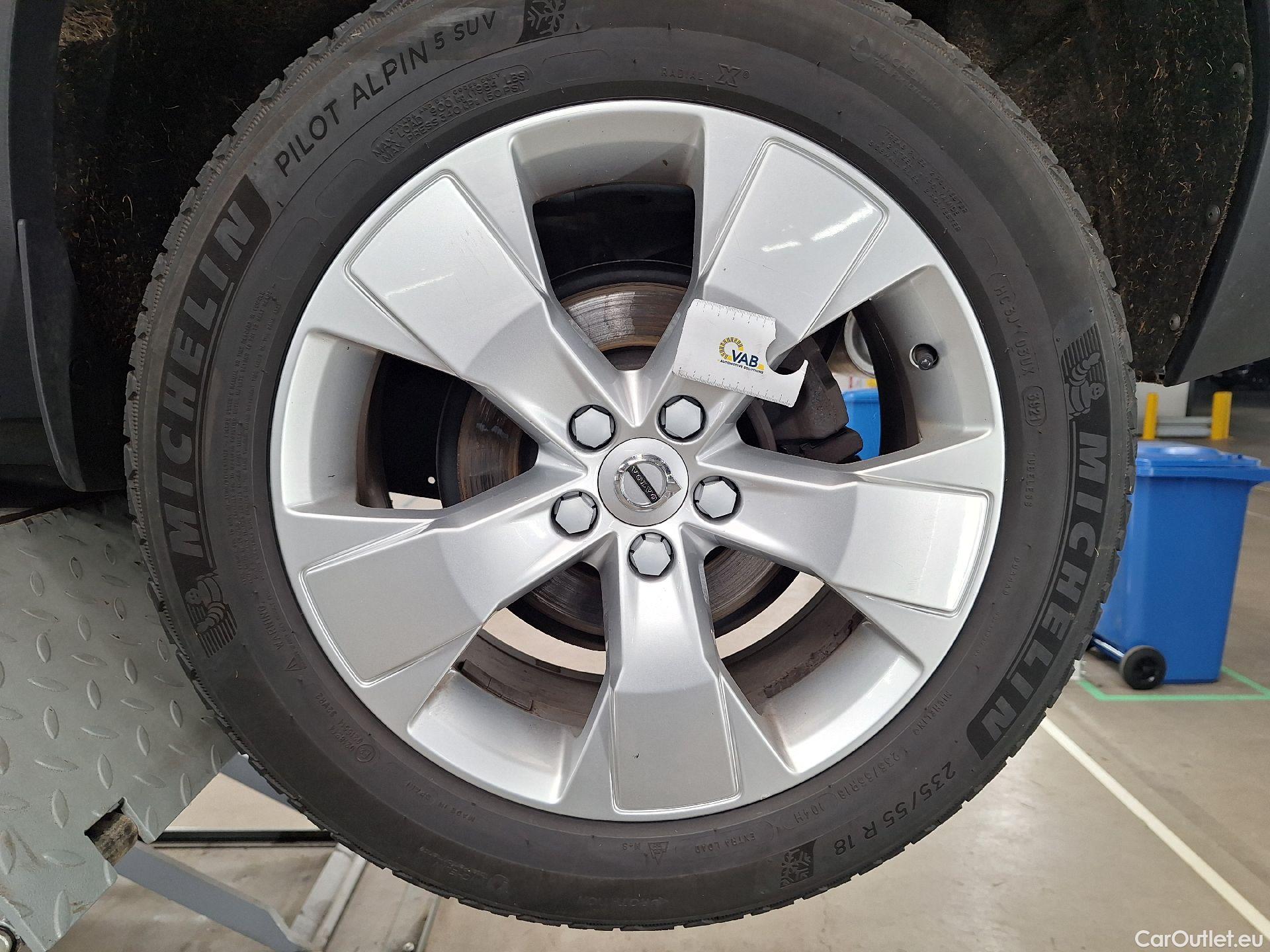  Volvo  XC 40 Volvo, XC40 '17, Volvo XC40 T3 Momentum Pro 5d #42