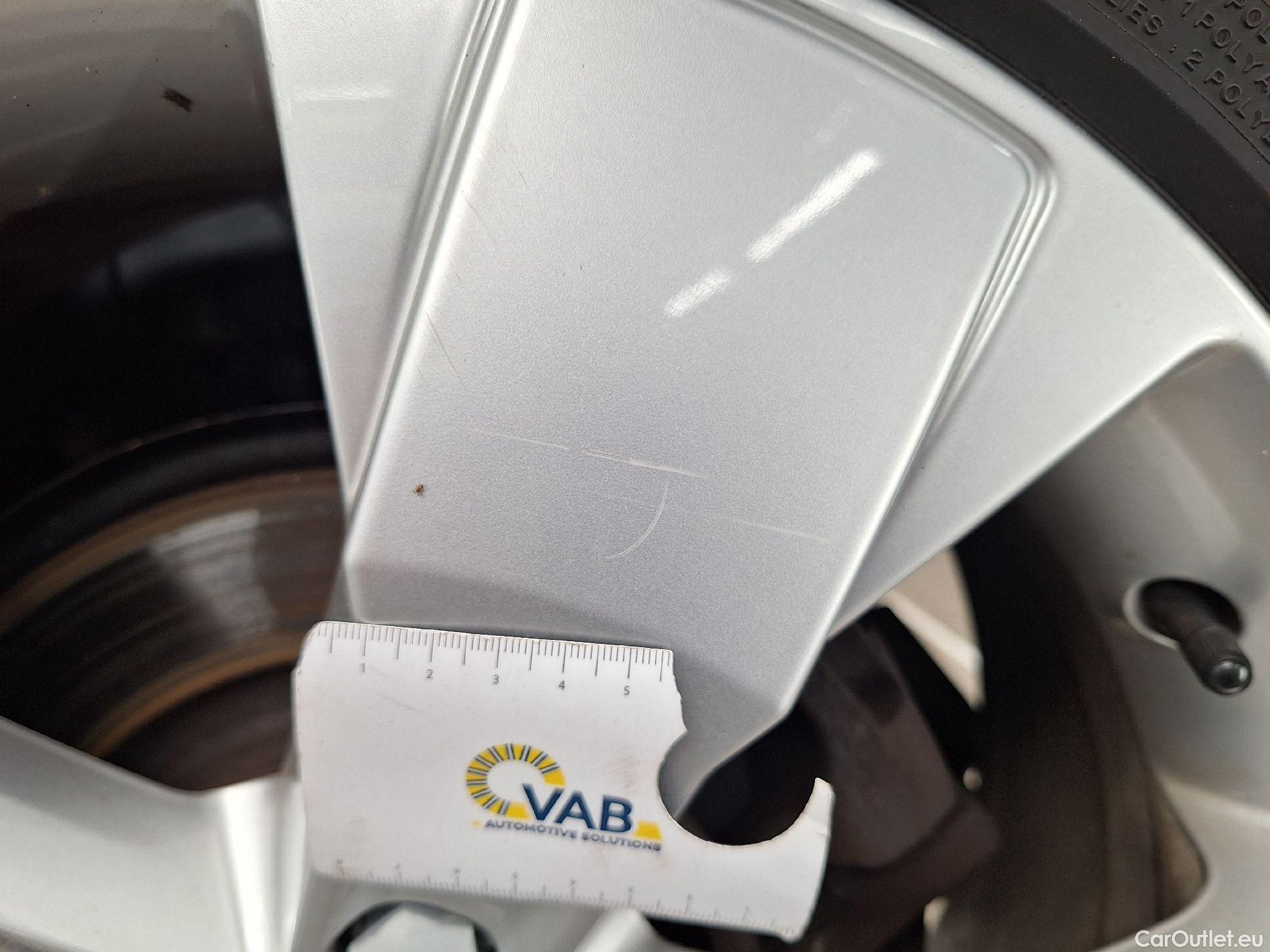  Volvo  XC 40 Volvo, XC40 '17, Volvo XC40 T3 Momentum Pro 5d #43