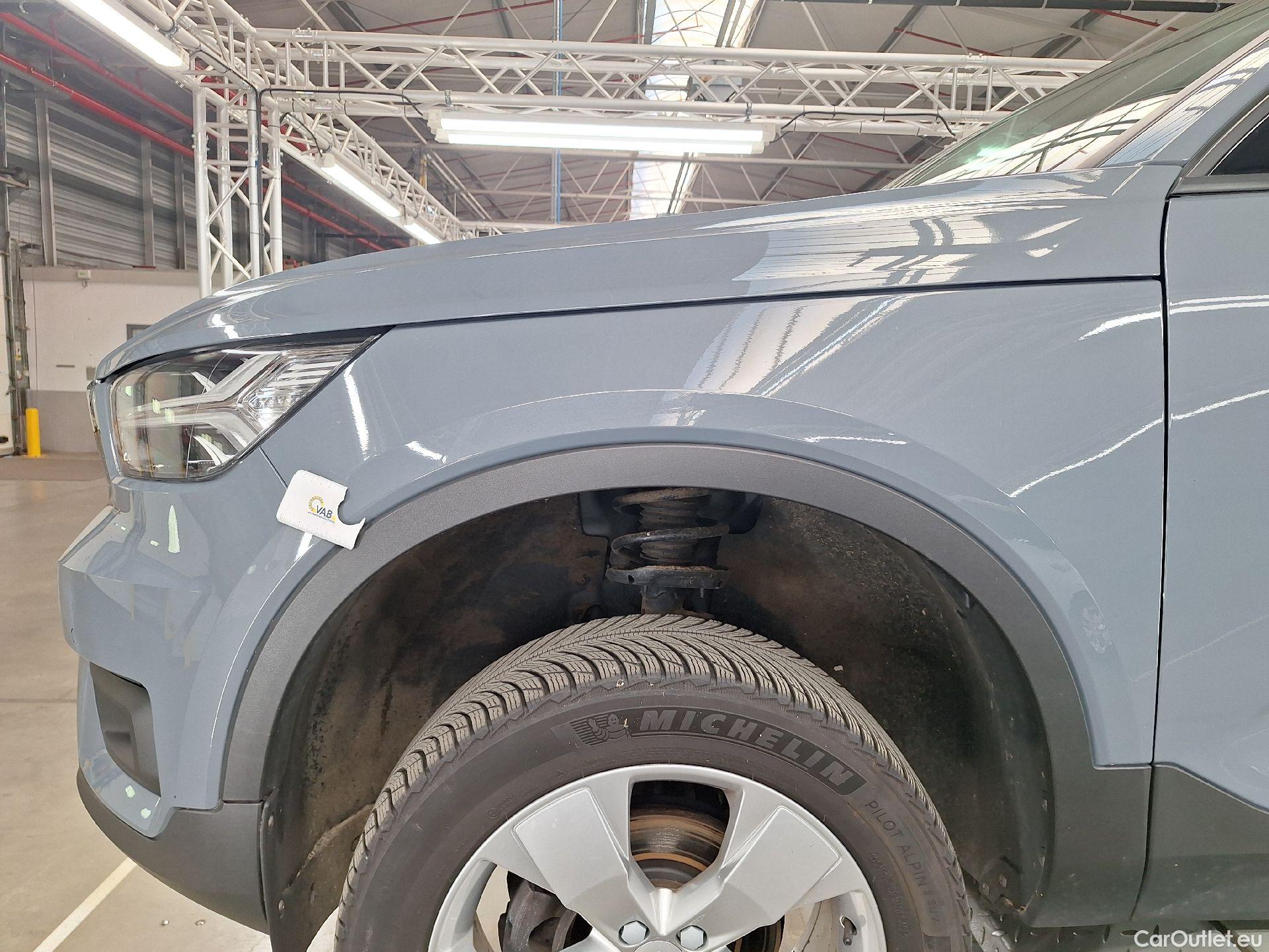  Volvo  XC 40 Volvo, XC40 '17, Volvo XC40 T3 Momentum Pro 5d #25