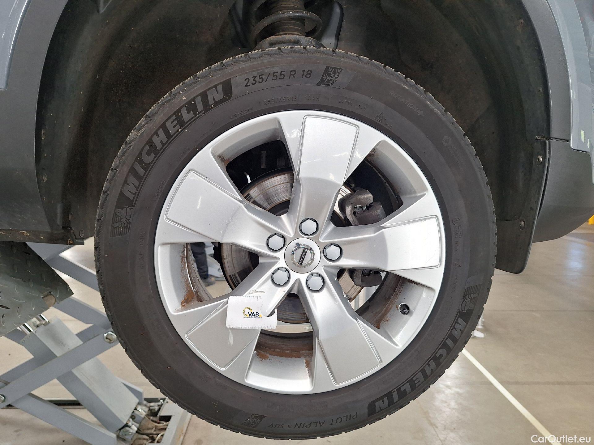  Volvo  XC 40 Volvo, XC40 '17, Volvo XC40 T3 Momentum Pro 5d #45