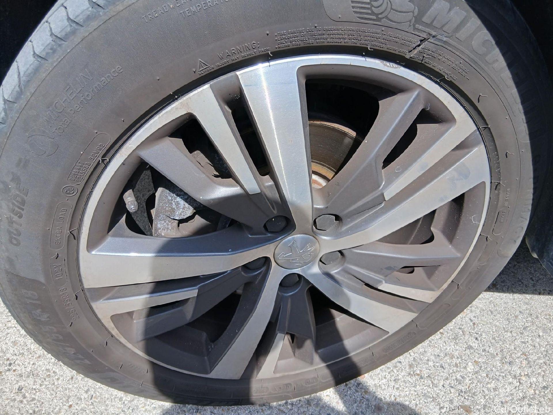  Peugeot  3008 PEUGEOT  / 2020 / 5P / todoterreno 1.5 BlueHDi 96kW S&S Allure Pack EAT8 #15