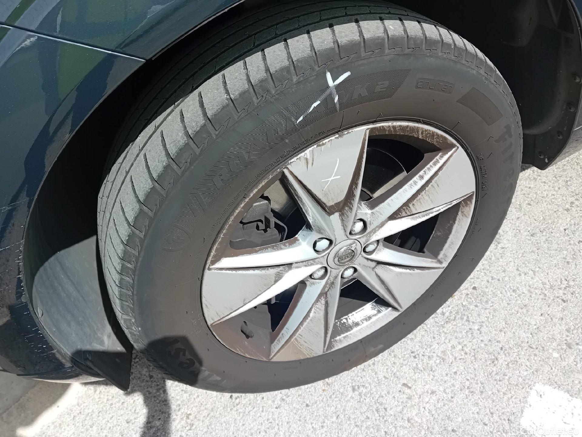  Volvo  XC60 VOLVO  / 2017 / 5P / todoterreno 2.0 B4 D Momentum Pro Auto #8