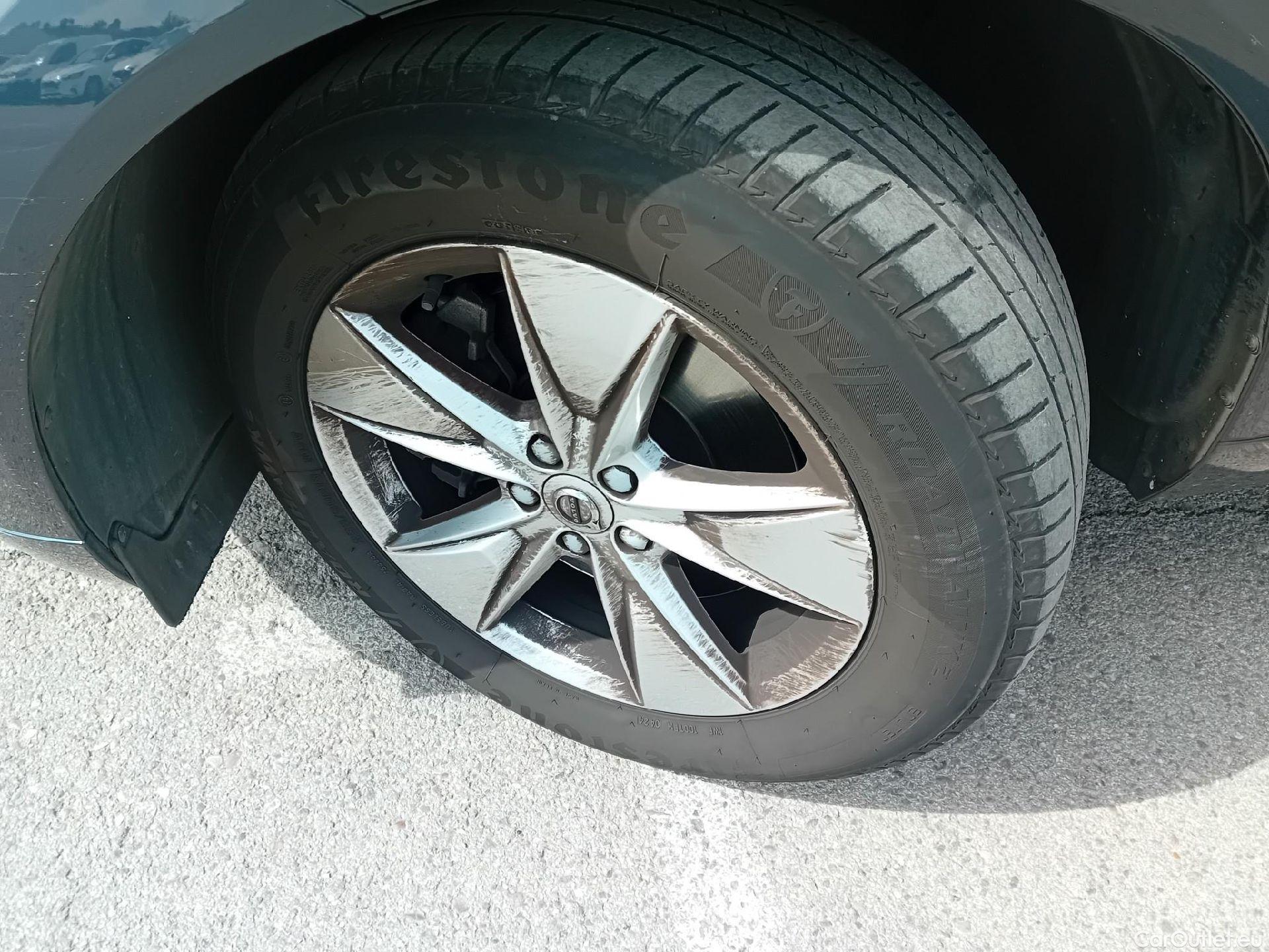  Volvo  XC60 VOLVO  / 2017 / 5P / todoterreno 2.0 B4 D Momentum Pro Auto #5