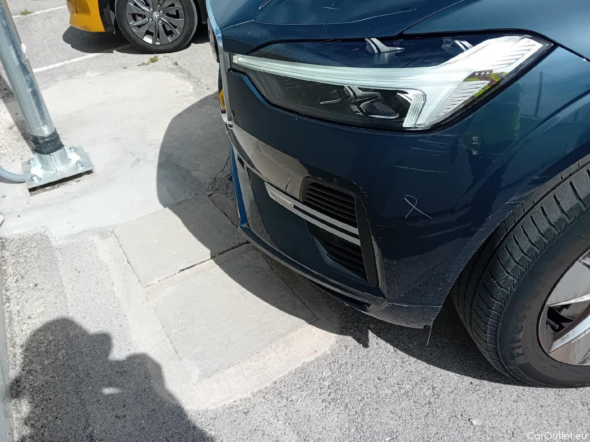  Volvo  XC60 VOLVO  / 2017 / 5P / todoterreno 2.0 B4 D Momentum Pro Auto #2