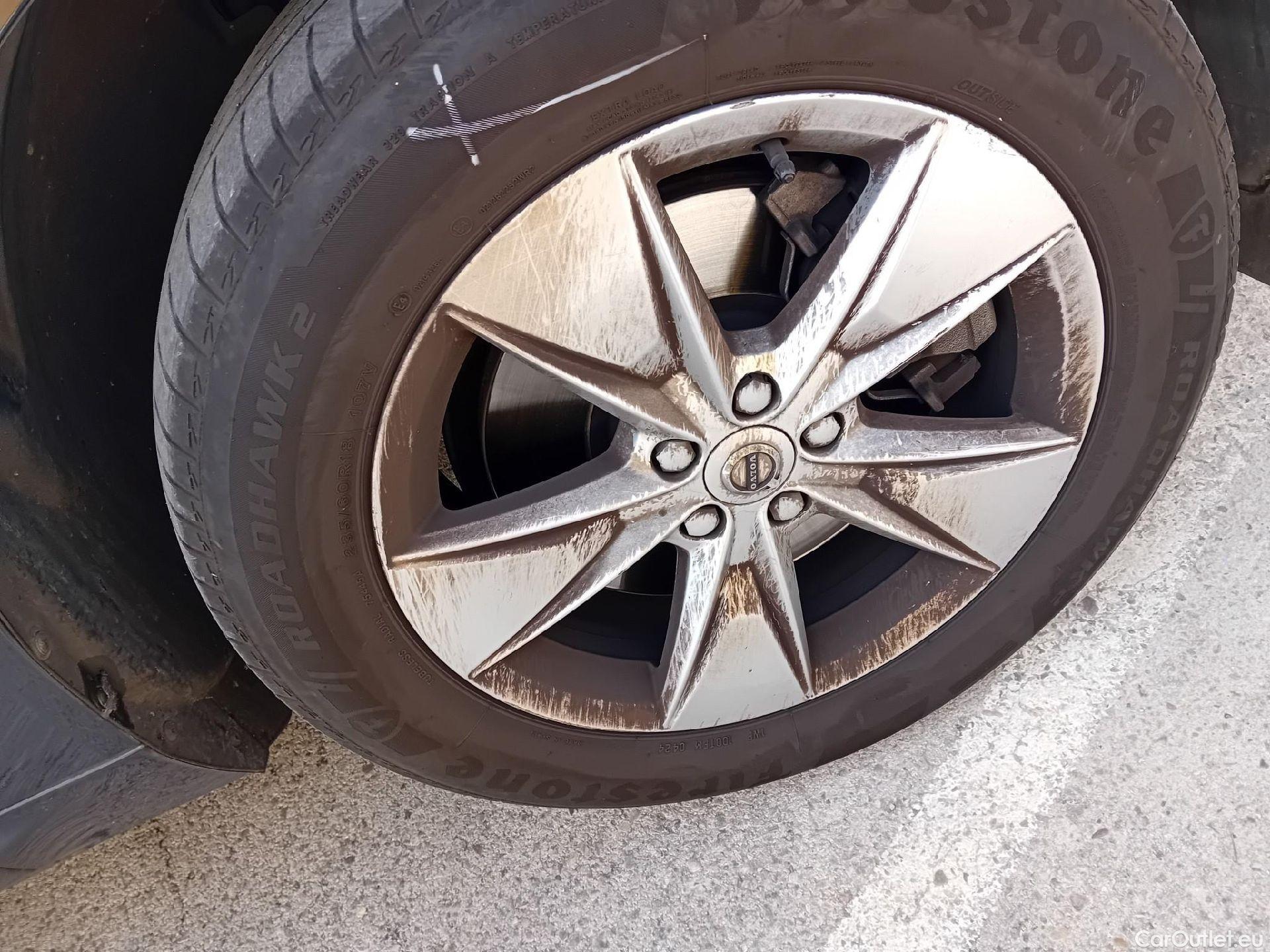  Volvo  XC60 VOLVO  / 2017 / 5P / todoterreno 2.0 B4 D Momentum Pro Auto #36