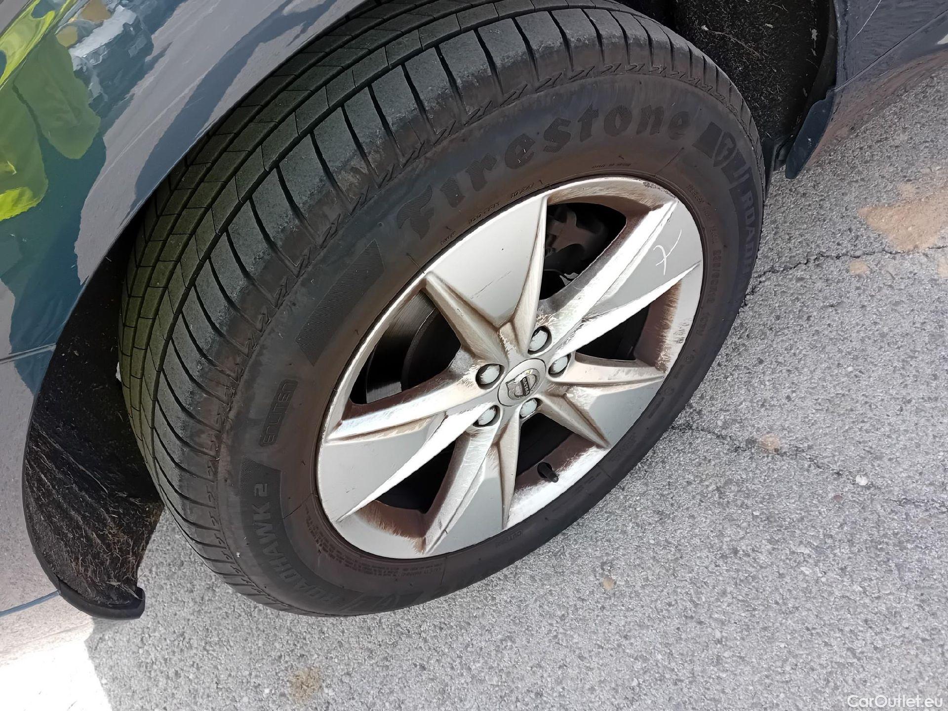  Volvo  XC60 VOLVO  / 2017 / 5P / todoterreno 2.0 B4 D Momentum Pro Auto #23