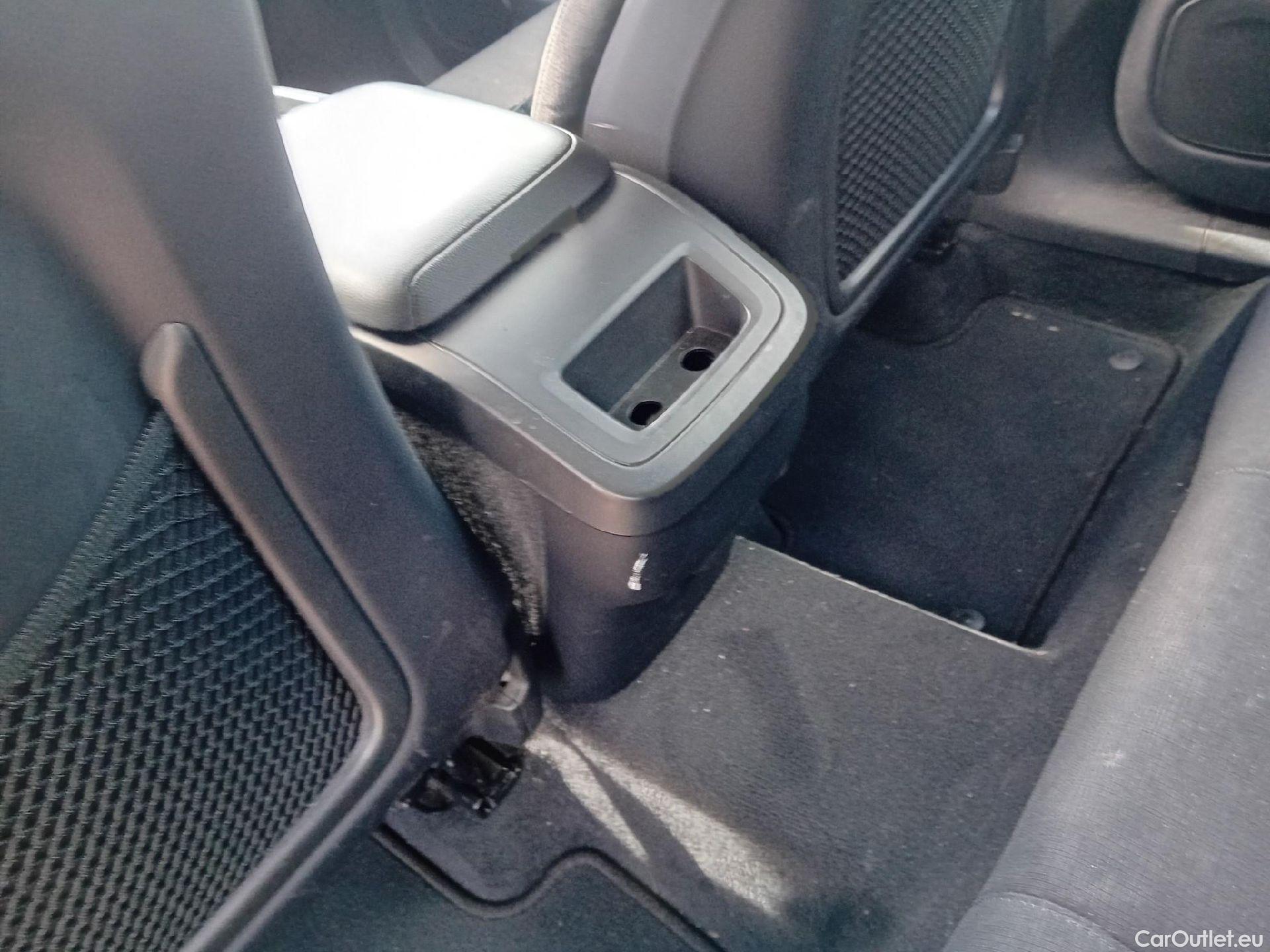  Volvo  XC60 VOLVO  / 2017 / 5P / todoterreno 2.0 B4 D Momentum Pro Auto #30