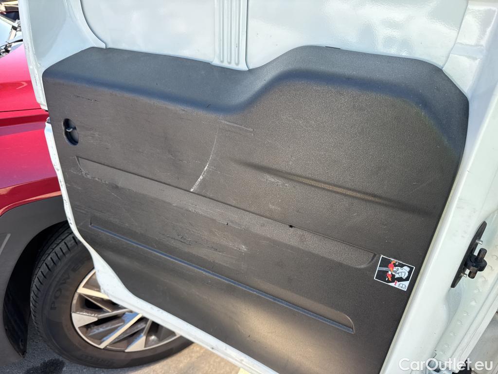  Fiat  Doblo FIAT Doblò Cargo/2015/3P/furgón derivado de turismo Cargo Base 1.6 Mjet 66kW (90CV) #25