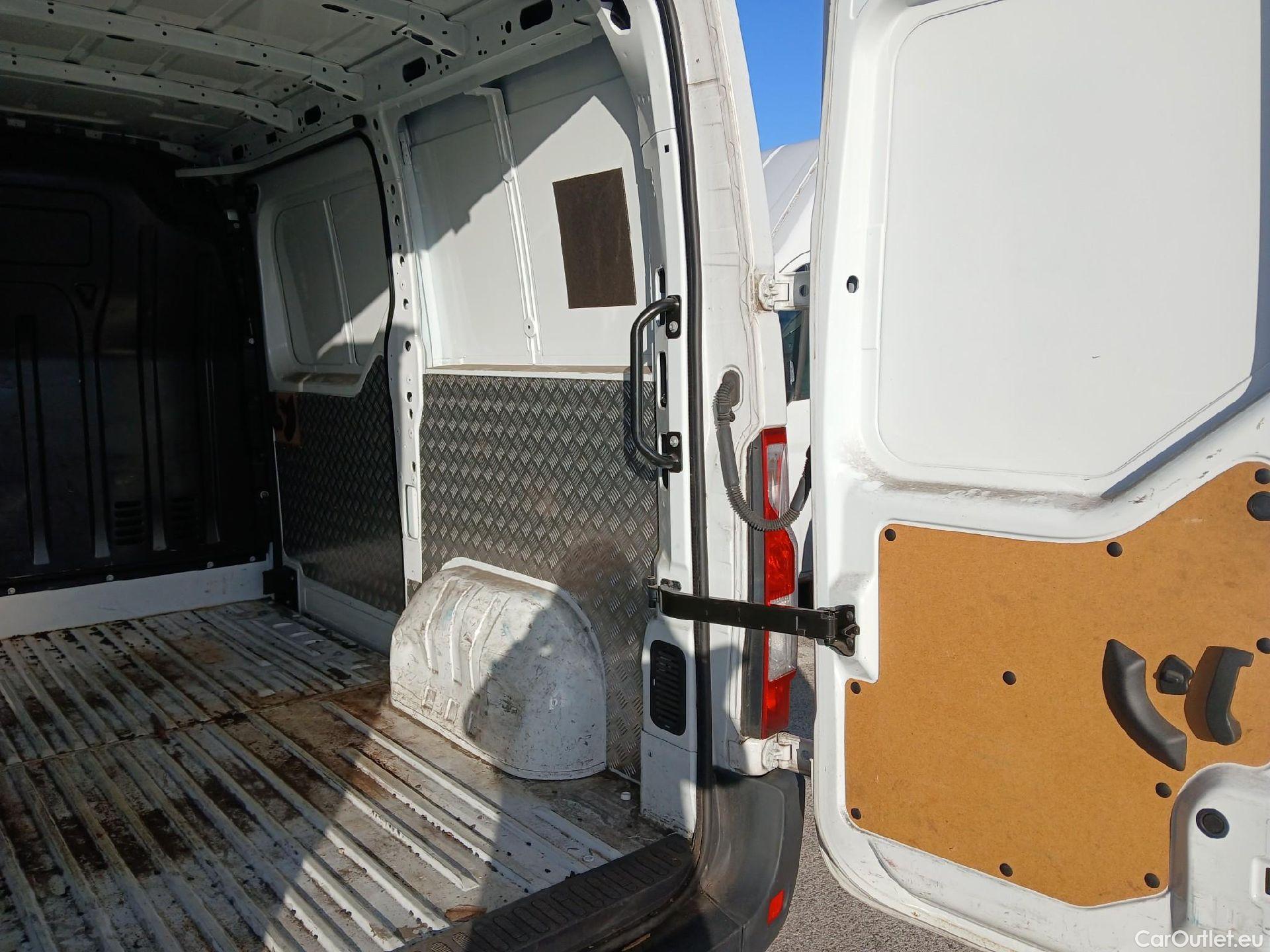  Renault  Master RENAULT  / 2019 / 4P / furgón Furgón T L1H1 3500 Bl dCi 99W (135CV) #4