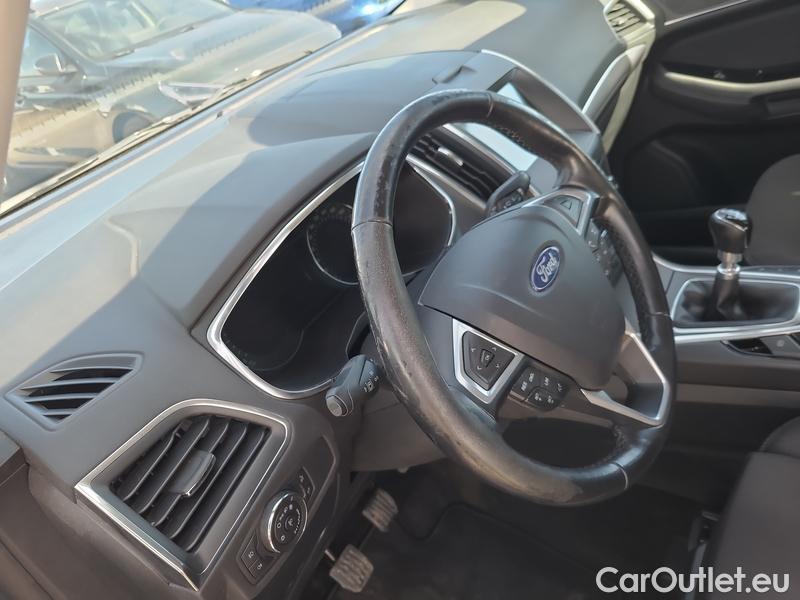 Ford  S-Max  (2015)  2.0EBlue 110 Titanium #3