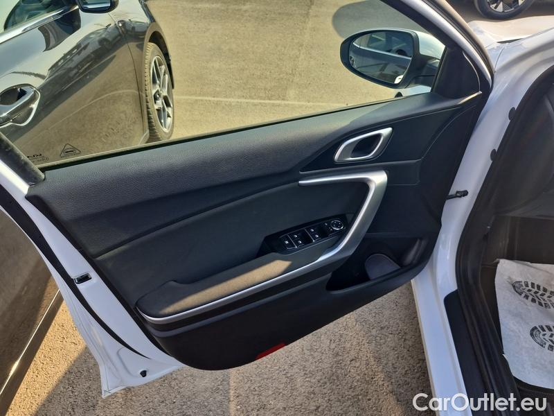 KIA  Cee'd Ceed Sportswagon (2018->) Ceed SW 1.5 T-GDI 118 Top AT #18
