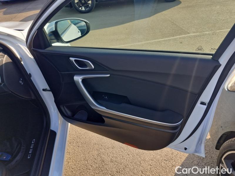  KIA  Cee'd Ceed Sportswagon (2018->) Ceed SW 1.5 T-GDI 118 Top AT #17
