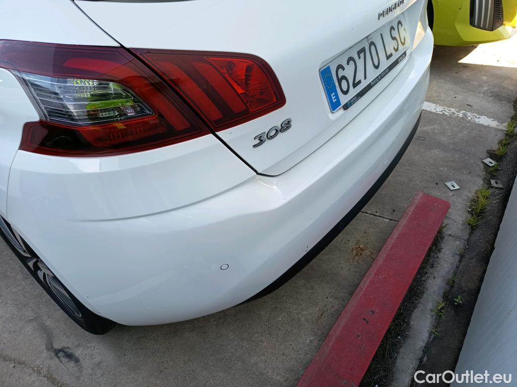  Peugeot  308 PEUGEOT  / 2017 / 5P / berlina con portón 5p Style BlueHDi 130 S&S #19