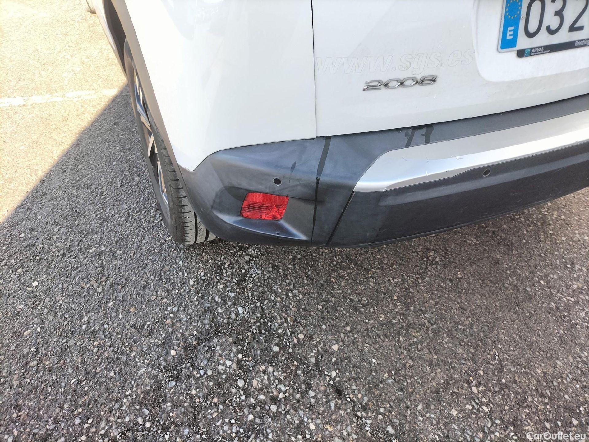  Peugeot  2008 PEUGEOT  / 2019 / 5P / todoterreno Allure BlueHDI 81kW (110CV) #25