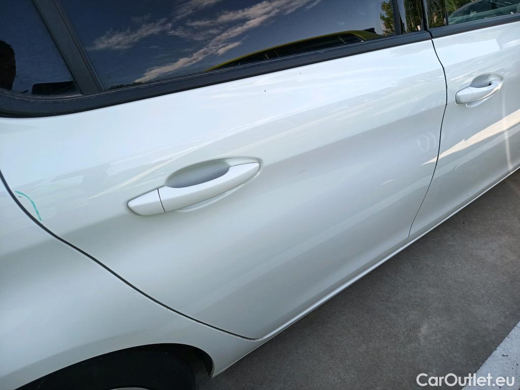 Peugeot  308 PEUGEOT  / 2017 / 5P / berlina con portón 5p Style BlueHDi 130 S&S #28