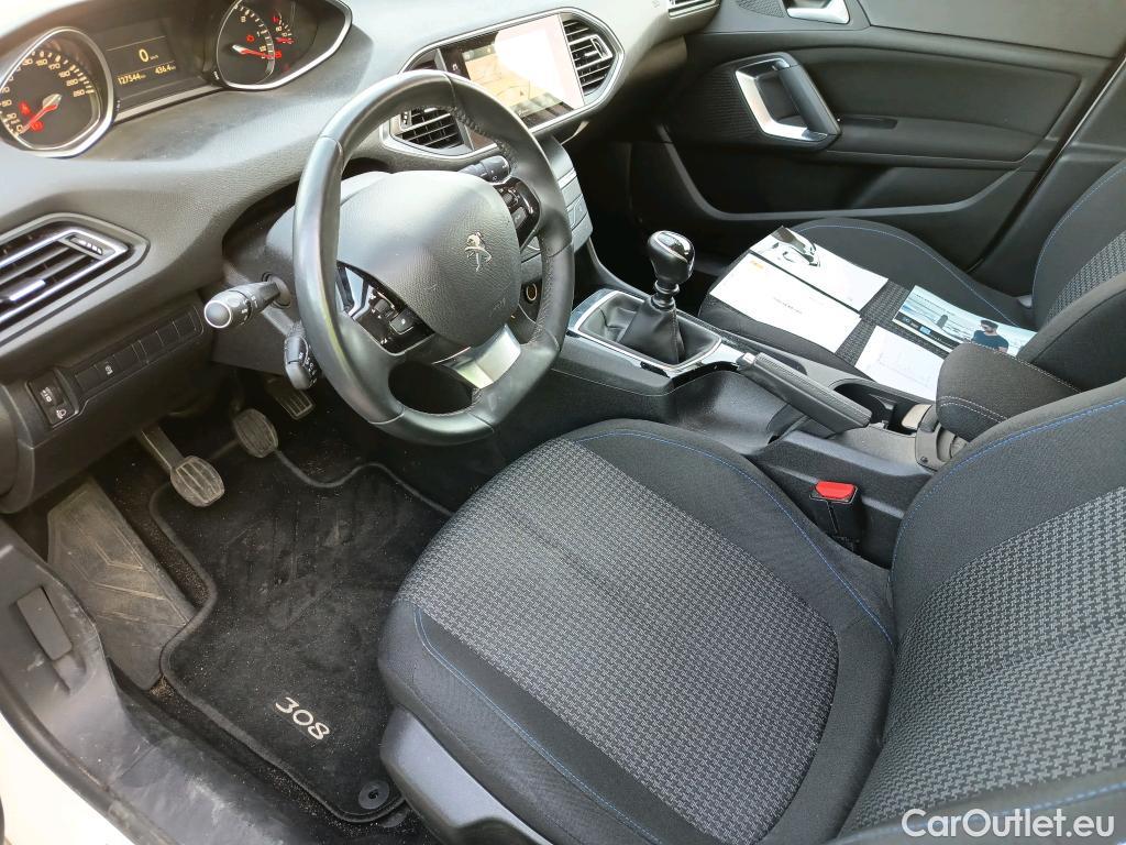  Peugeot  308 PEUGEOT  / 2017 / 5P / berlina con portón 5p Style BlueHDi 130 S&S #9