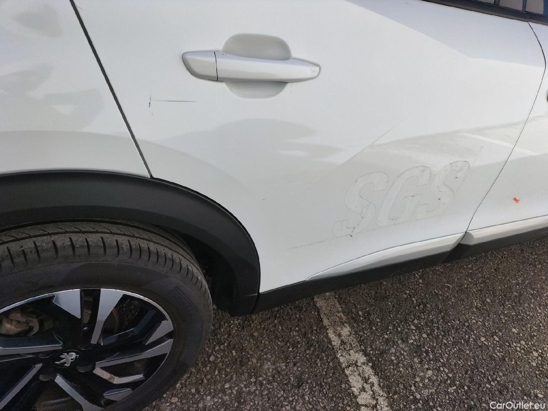  Peugeot  2008 PEUGEOT  / 2019 / 5P / todoterreno Allure BlueHDI 81kW (110CV) #33