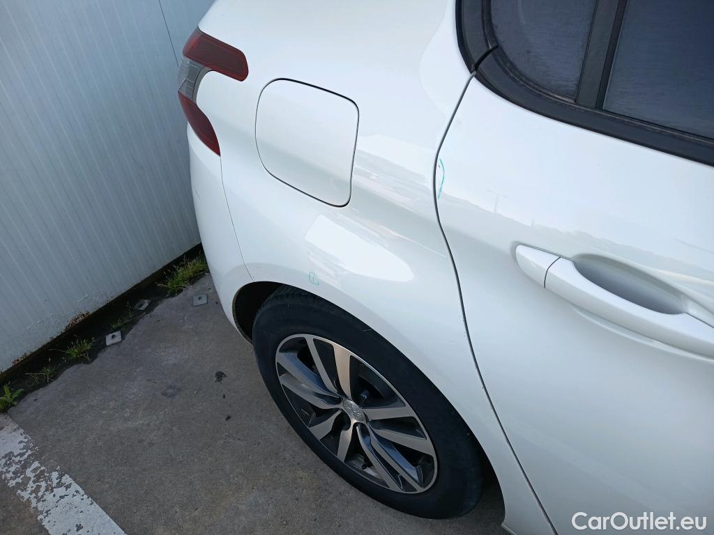  Peugeot  308 PEUGEOT  / 2017 / 5P / berlina con portón 5p Style BlueHDi 130 S&S #25