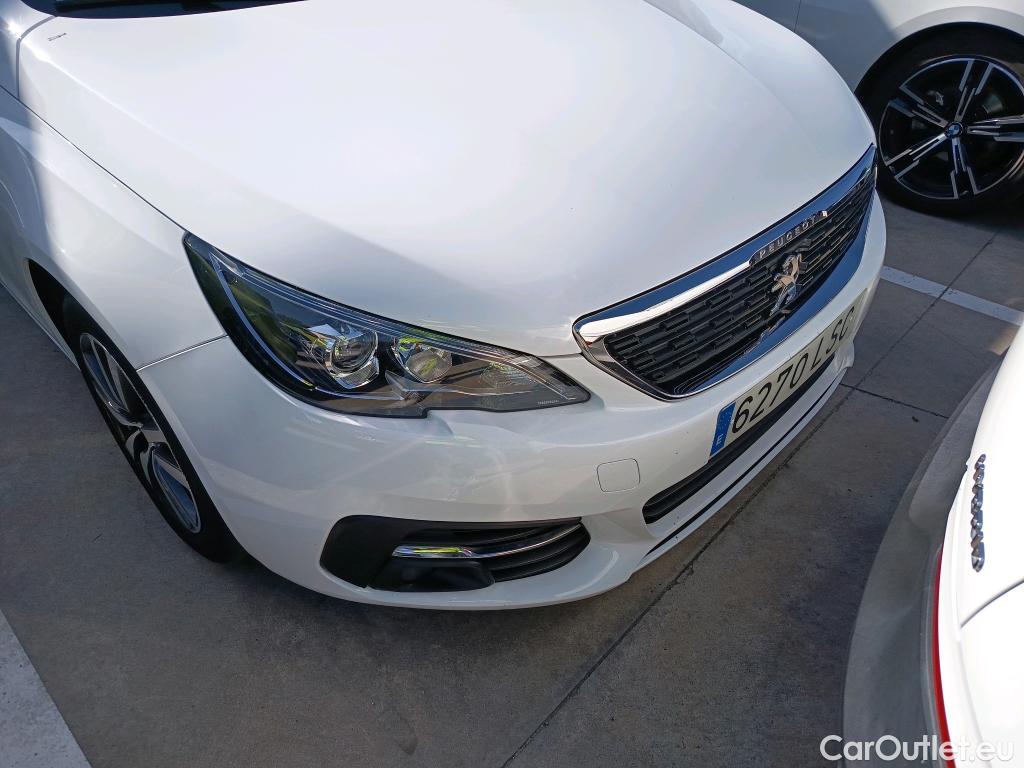 Peugeot  308 PEUGEOT  / 2017 / 5P / berlina con portón 5p Style BlueHDi 130 S&S #17