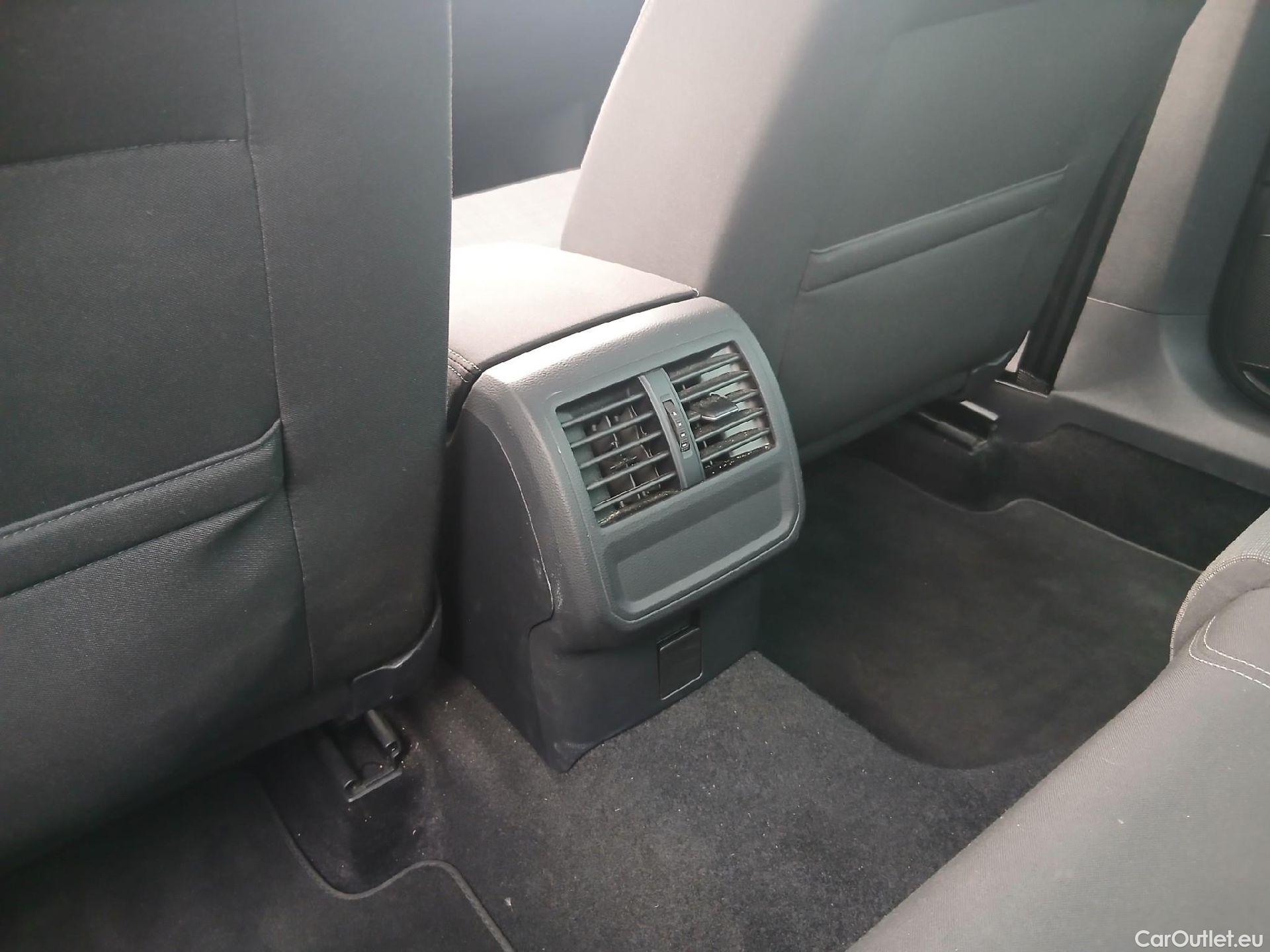  Volkswagen  Passat VOLKSWAGEN  / 2019 / 4P / sedán Executive 2.0 TDI 110kW (150CV) DSG #10