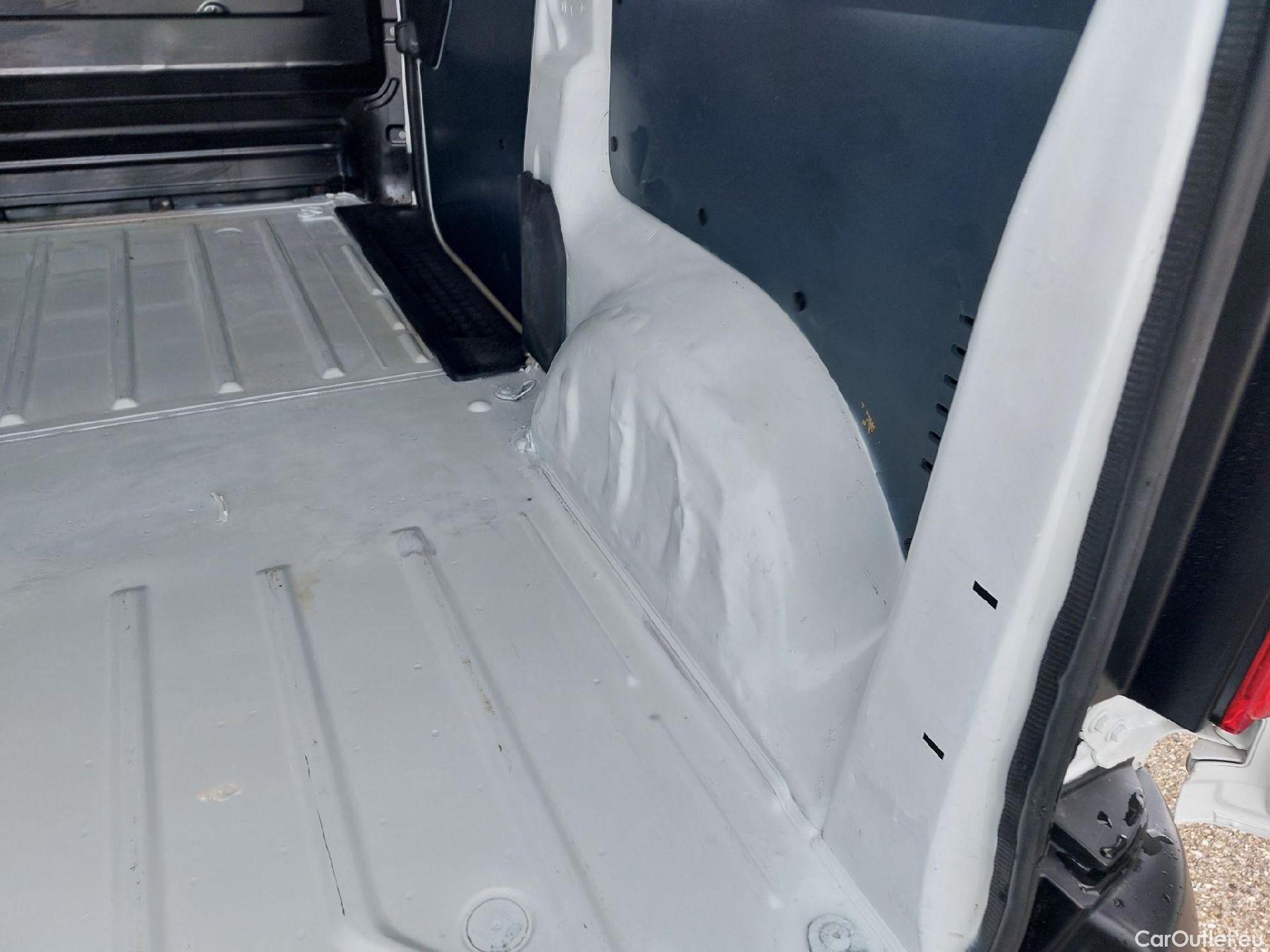  Opel  Vivaro OPEL  / 2019 / 4P / furgón 1.5 Diésel 74kW (100CV) M Std Express #2