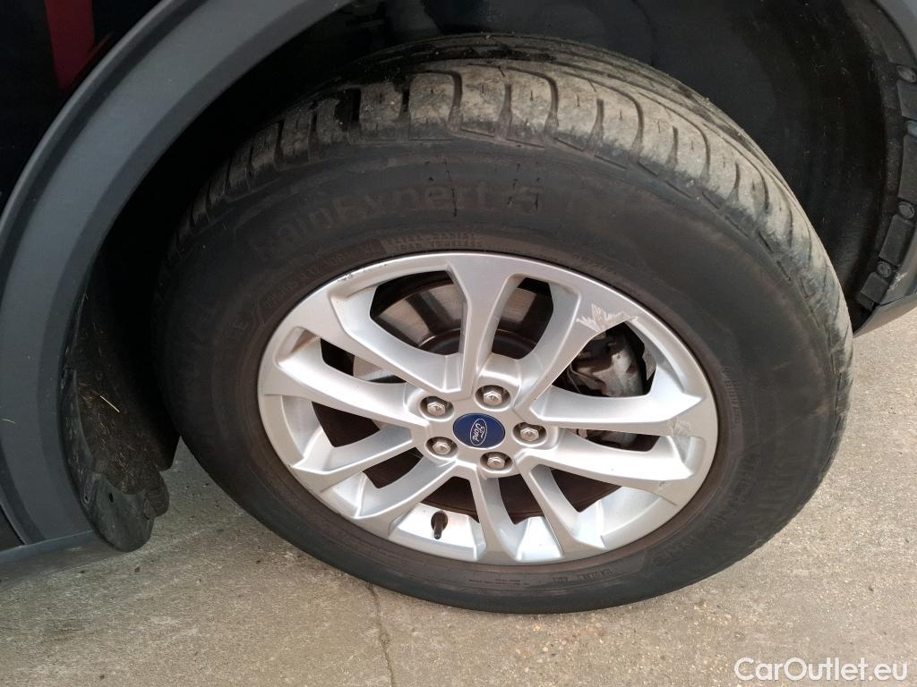  Ford  Kuga FORD  / 2019 / 5P / SUV 2.5 Dur 225 hybrid PHEV Pshift Titanium #47
