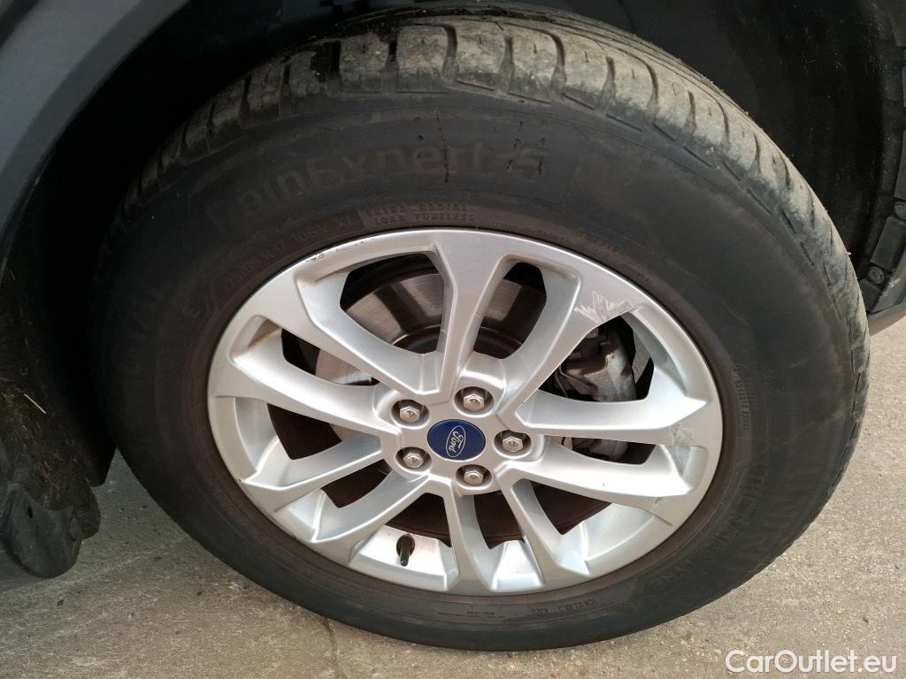  Ford  Kuga FORD  / 2019 / 5P / SUV 2.5 Dur 225 hybrid PHEV Pshift Titanium #48