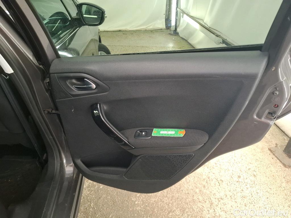  Peugeot  208  Allure Business 1.2 PureTech 110CV BVM6 E6dT #21