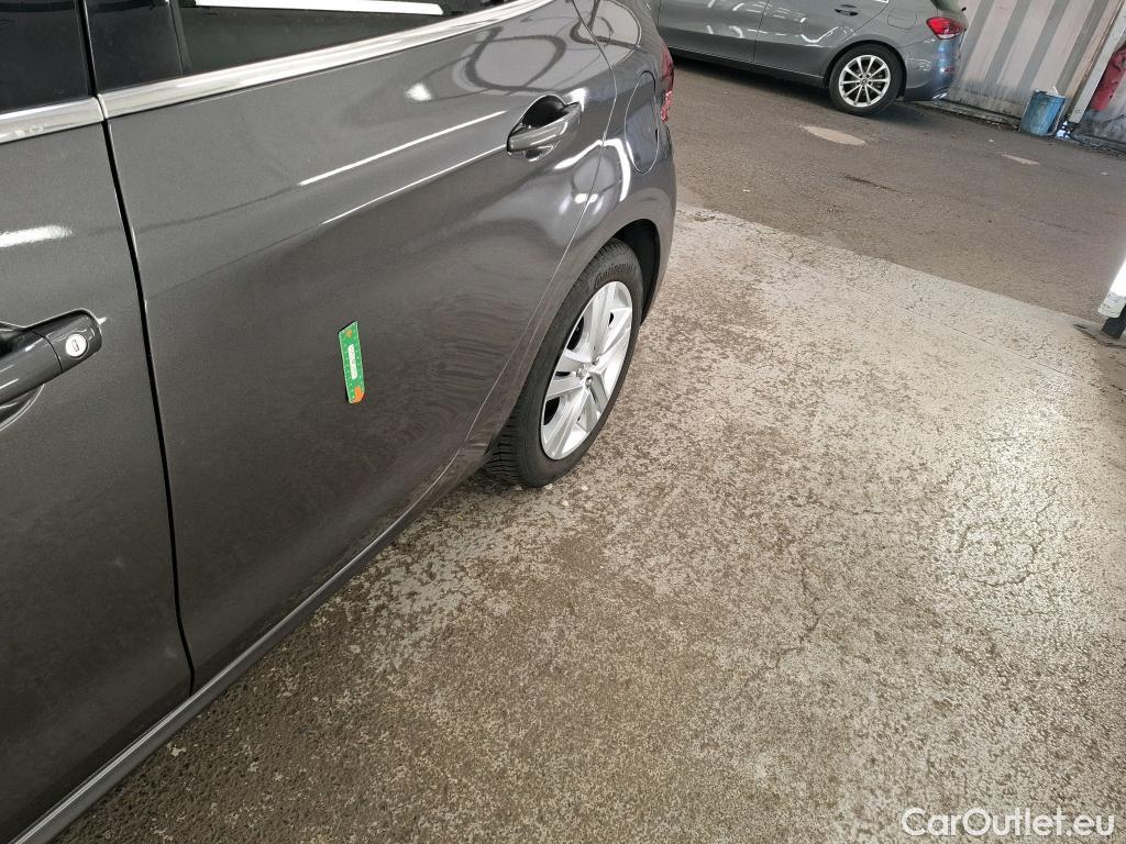  Peugeot  208  Allure Business 1.2 PureTech 110CV BVM6 E6dT #3