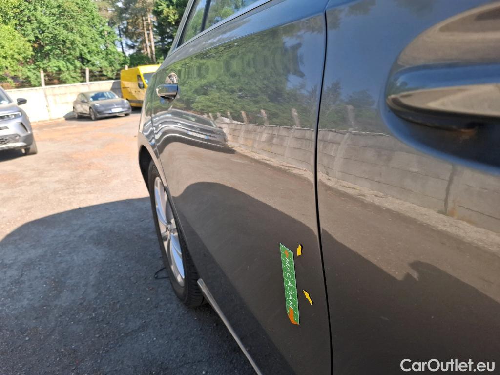  Mercedes  A-Klasse MERCEDES-BENZ Classe A Compact / 2018 / 5P / Berline A 200 Progressive Line 7G-DCT #1