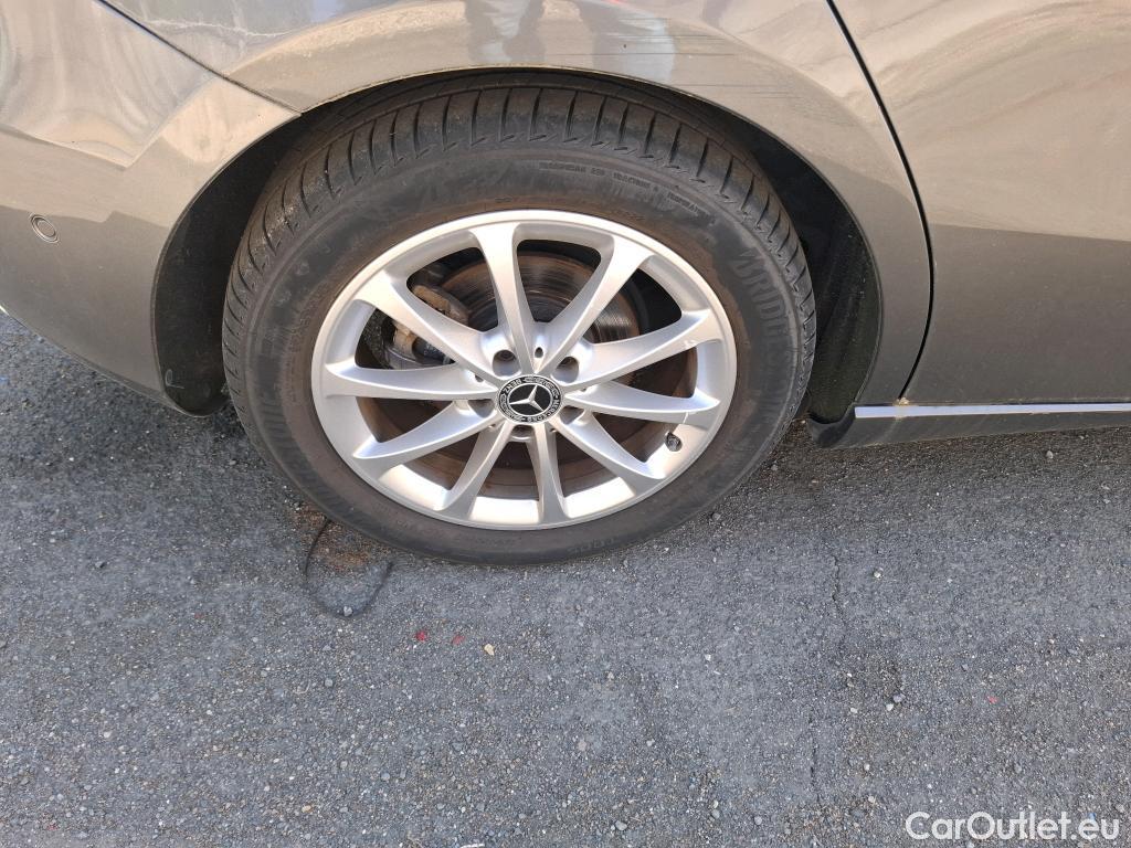  Mercedes  A-Klasse MERCEDES-BENZ Classe A Compact / 2018 / 5P / Berline A 200 Progressive Line 7G-DCT #13