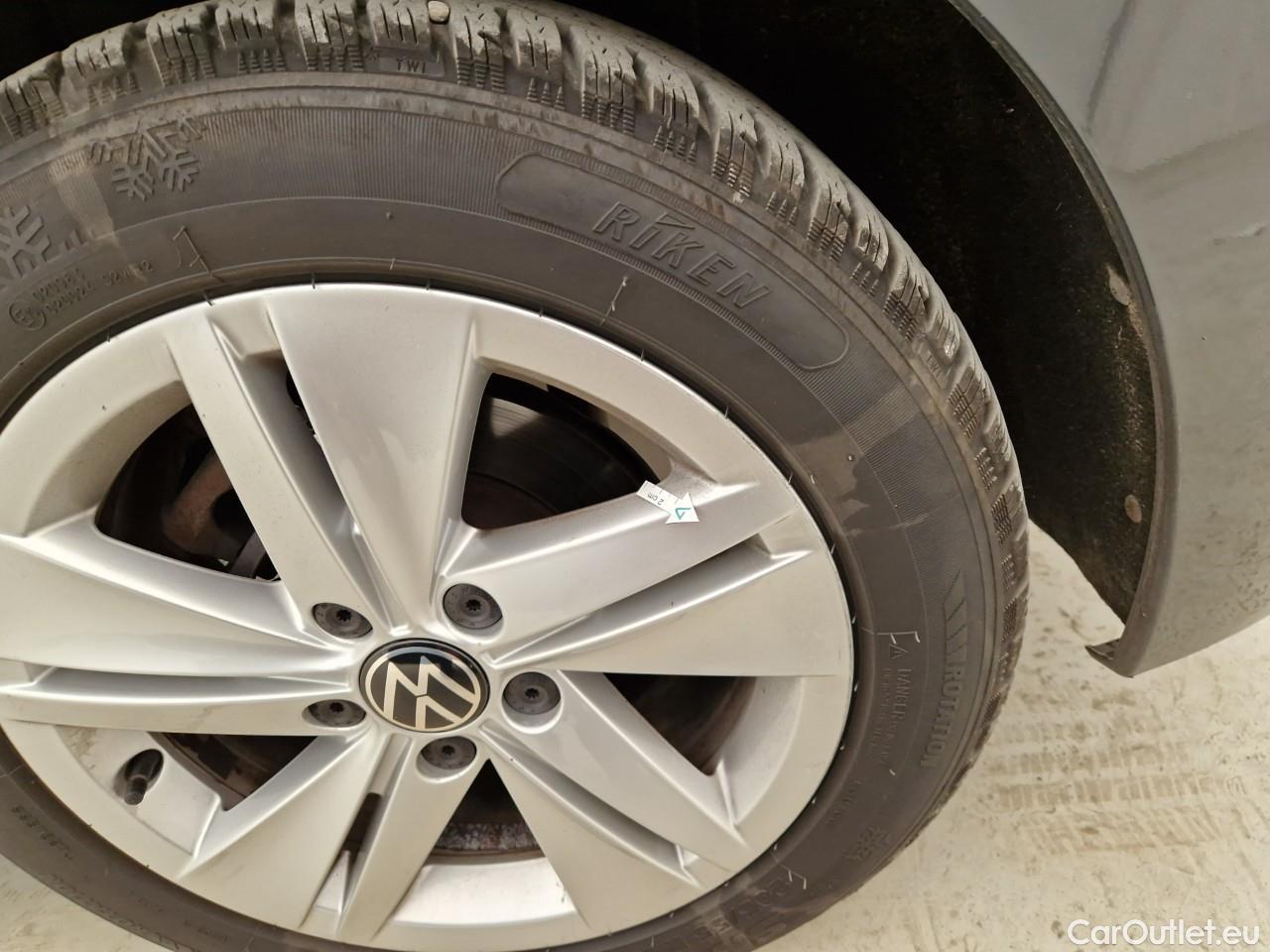  Volkswagen  Golf  Life 1.0 TSI #70