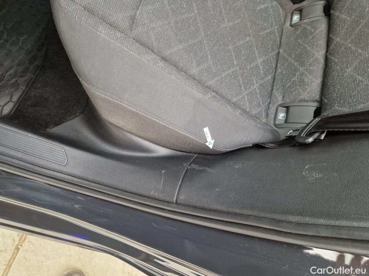  Volkswagen  Golf  Life 1.0 TSI #53