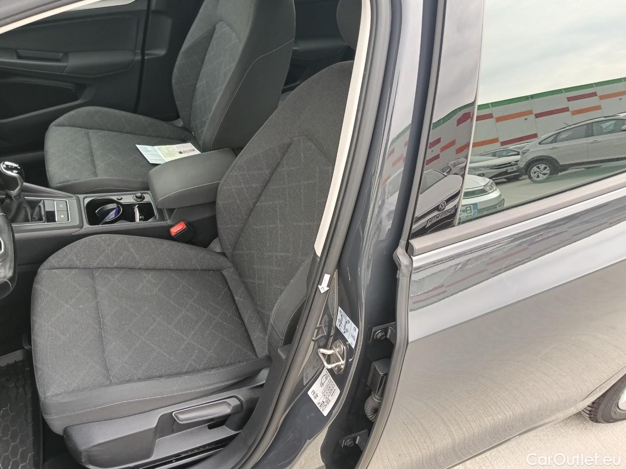  Volkswagen  Golf  Life 1.0 TSI #38