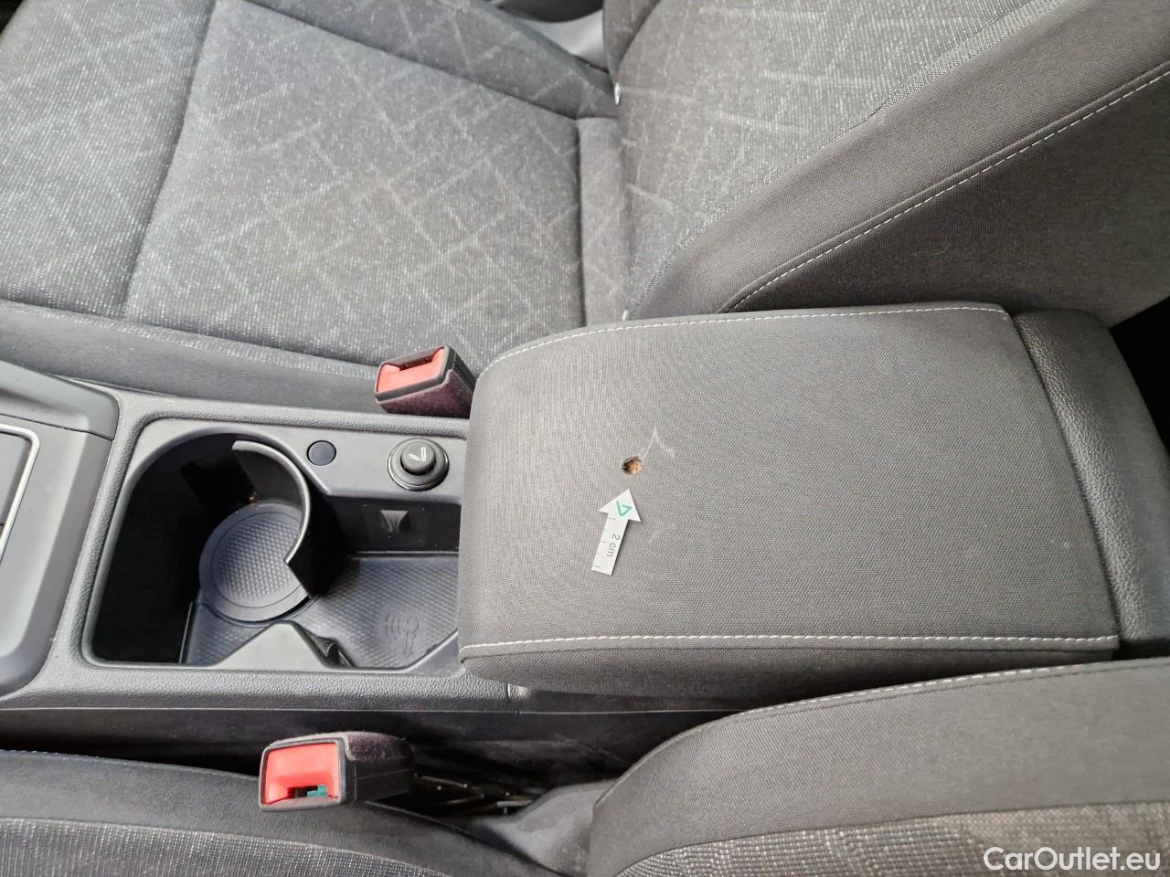  Volkswagen  Golf  Life 1.0 TSI #48