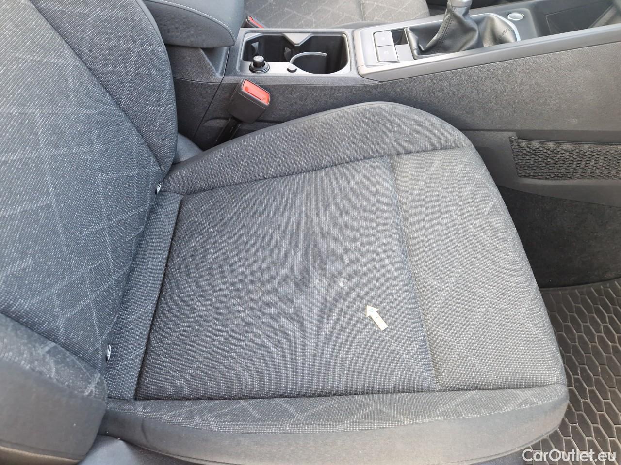  Volkswagen  Golf  Life 1.0 TSI #43