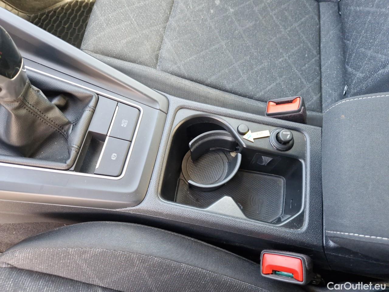  Volkswagen  Golf  Life 1.0 TSI #35
