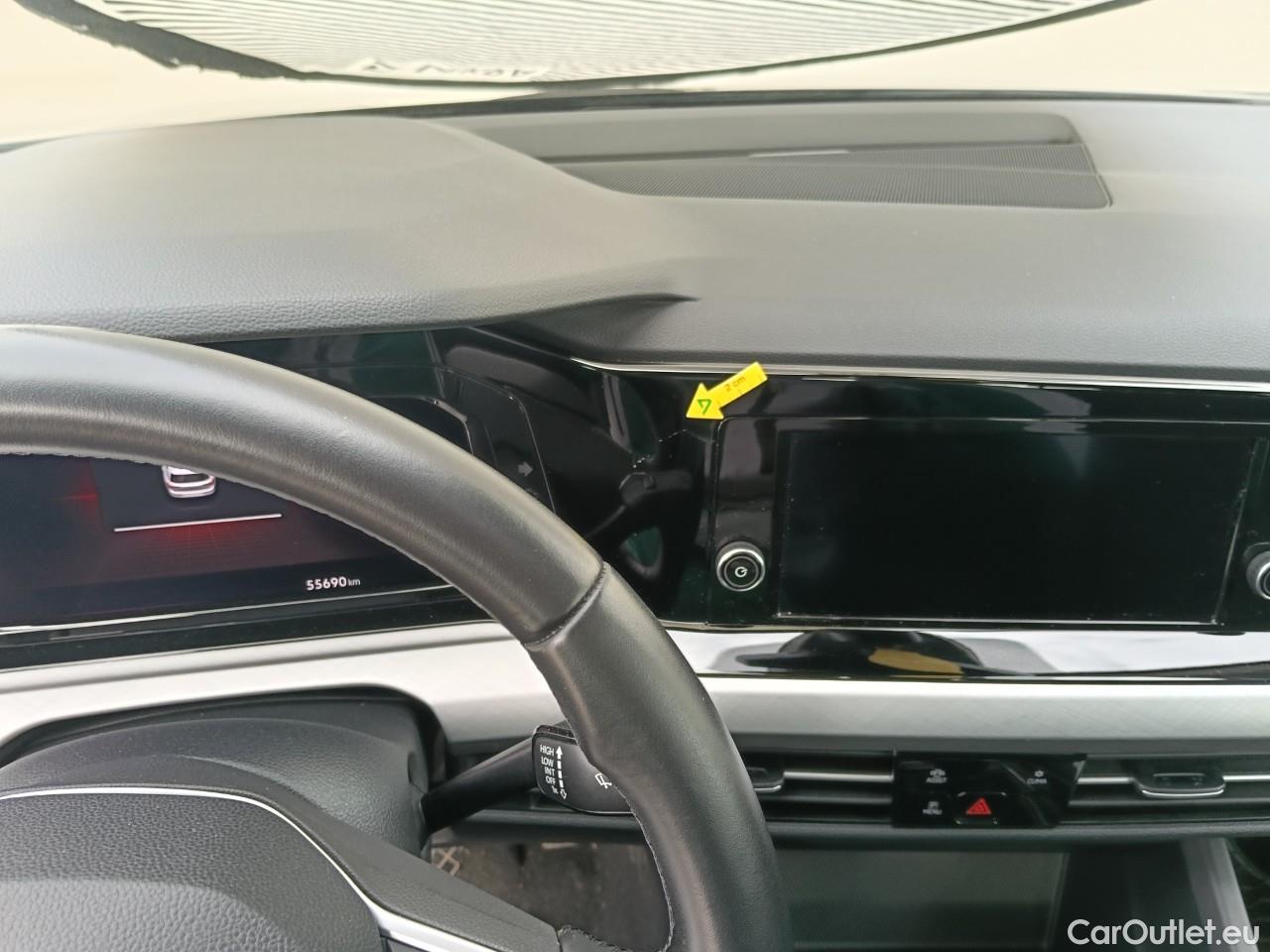  Volkswagen  Golf  Life 1.0 TSI #34