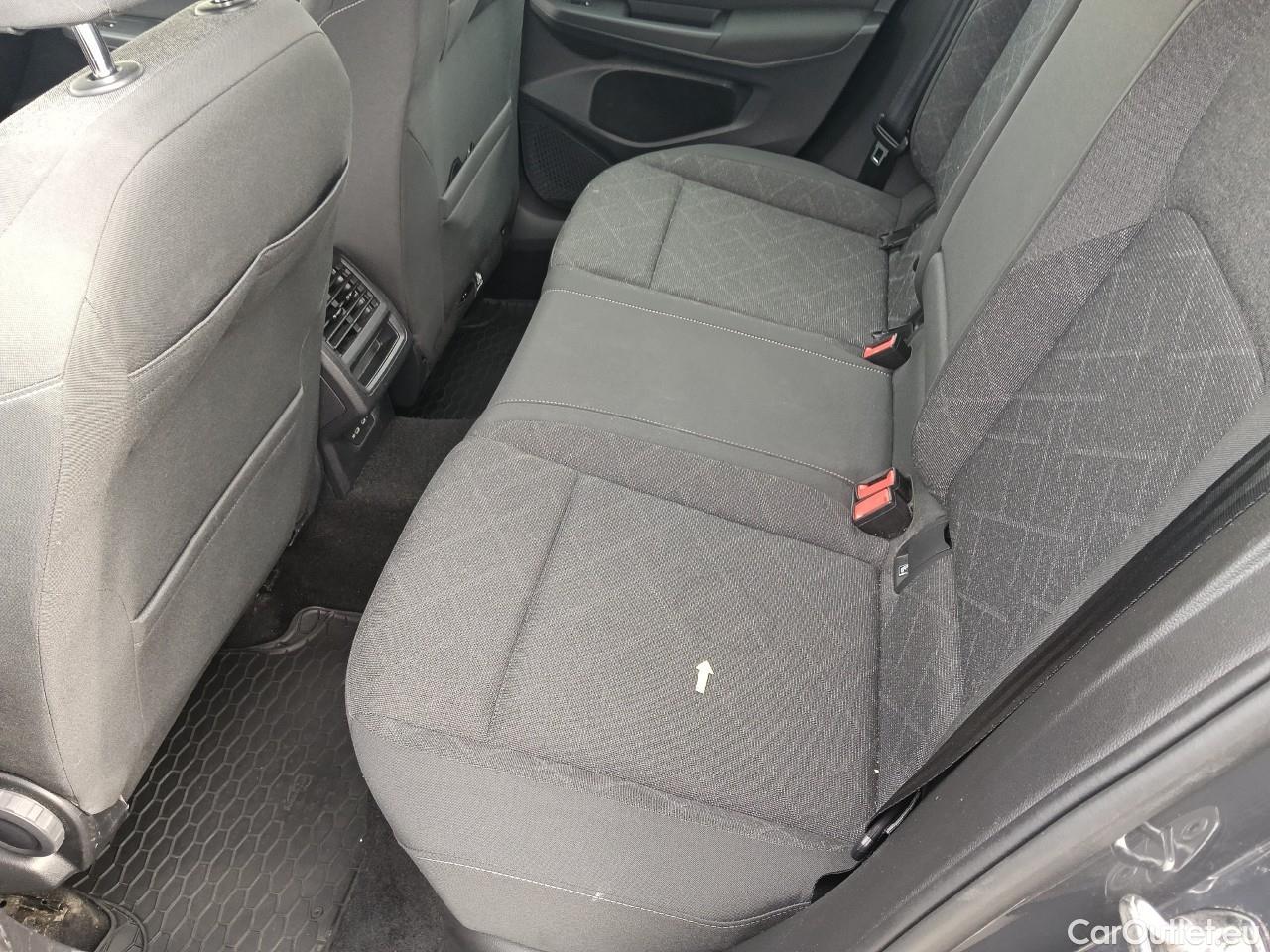  Volkswagen  Golf  Life 1.0 TSI #36