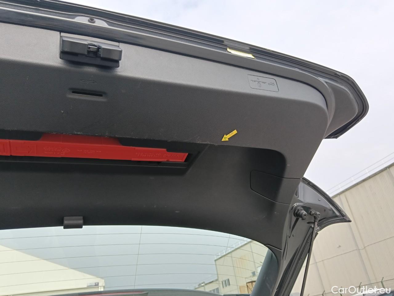  Volkswagen  Golf  Life 1.0 TSI #27