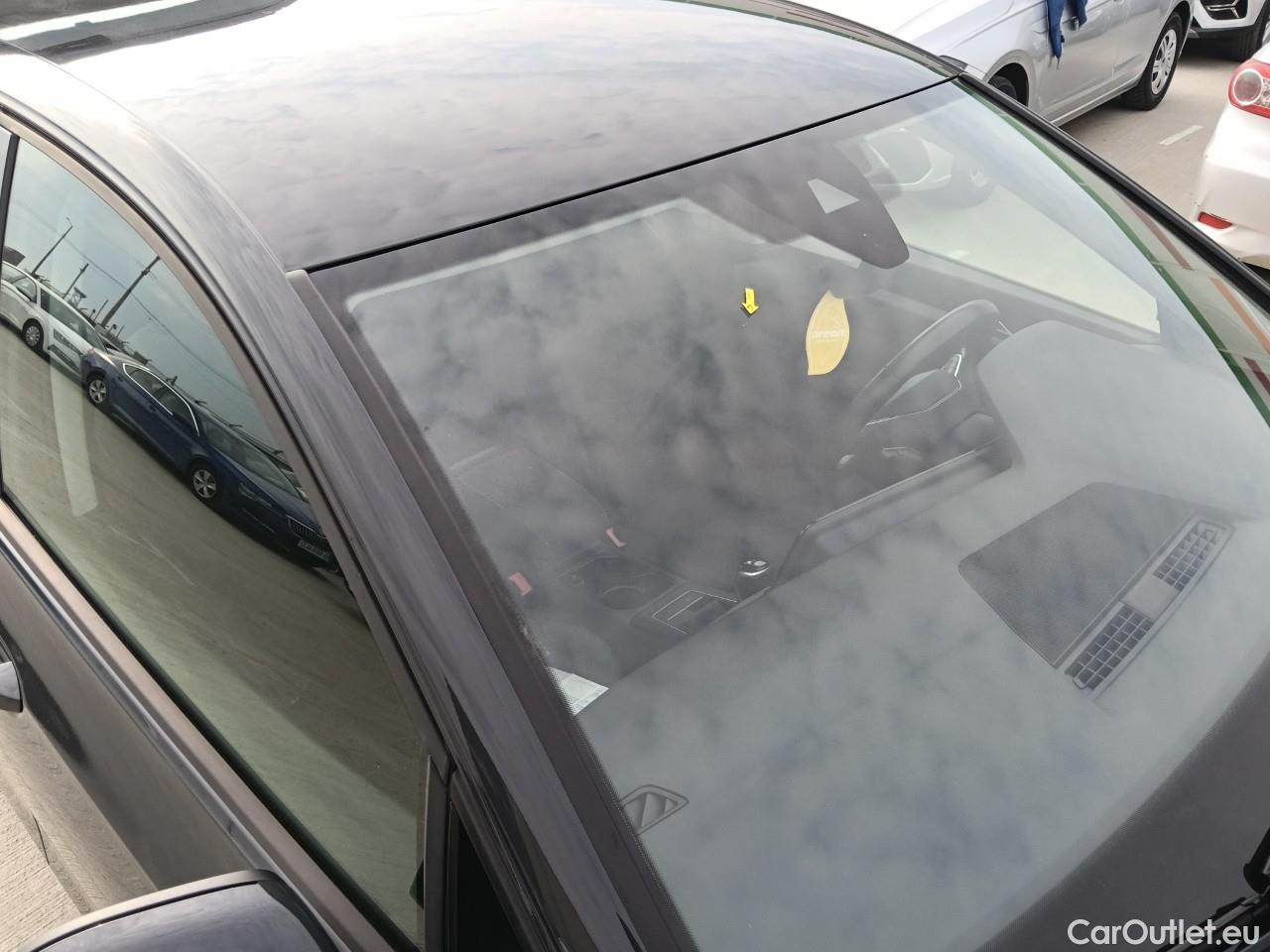  Volkswagen  Golf  Life 1.0 TSI #17