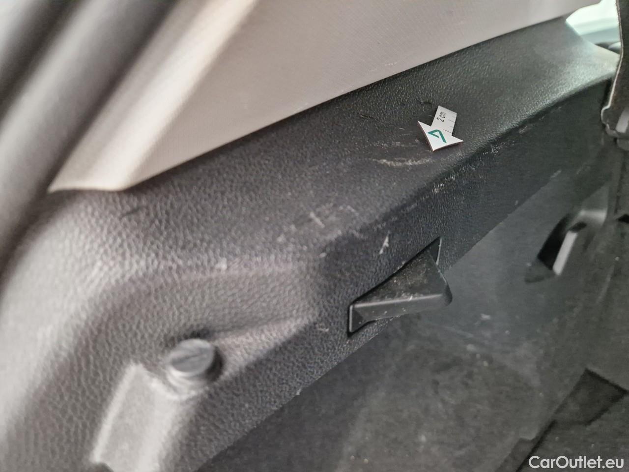  Volkswagen  Golf  Life 1.0 TSI #63