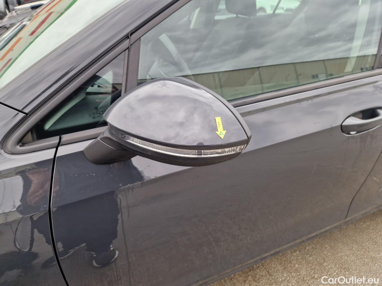 Volkswagen  Golf  Life 1.0 TSI #4