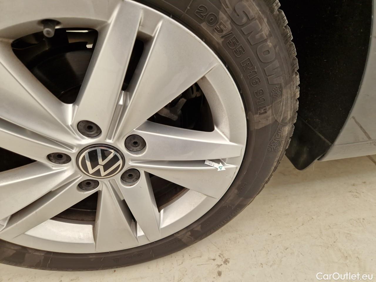  Volkswagen  Golf  Life 1.0 TSI #10