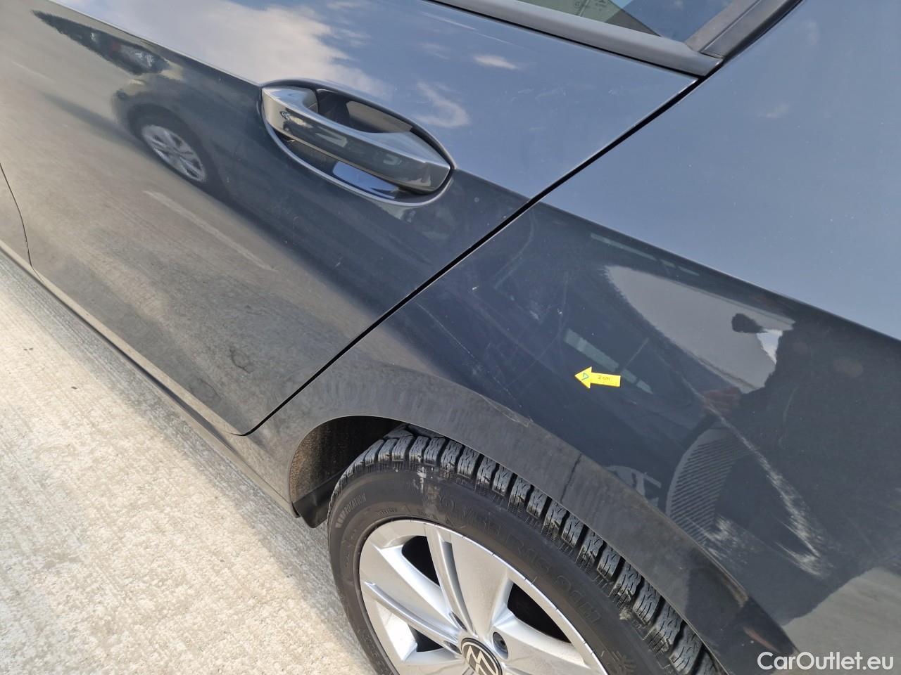  Volkswagen  Golf  Life 1.0 TSI #32